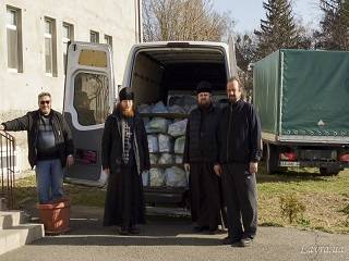 Монахи Киево-Печерской лавры передали детское питание и лекарства в Бучу и Фастов